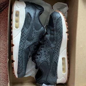 Women’s NIKE AIR MAX 90 PREMIUM